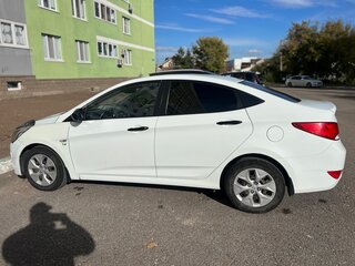 2015 Hyundai Solaris I Рестайлинг, белый, 826000 рублей, вид 2