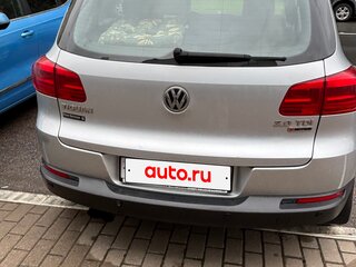2015 Volkswagen Tiguan I Рестайлинг, серебристый, 1400000 рублей, вид 2