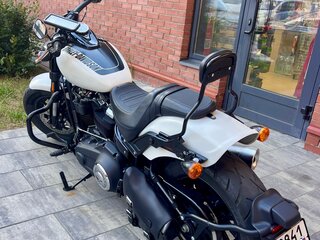 2018 Harley-Davidson Fat Bob, белый, 1600000 рублей, вид 4