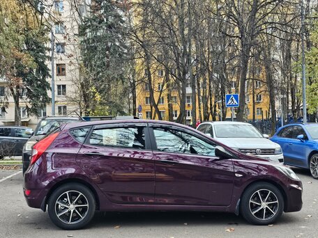 2013 Hyundai Solaris I, фиолетовый, 640000 рублей, вид 2