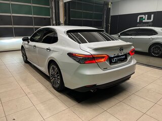 2017 Toyota Camry VIII (XV70), белый, 2490000 рублей, вид 4