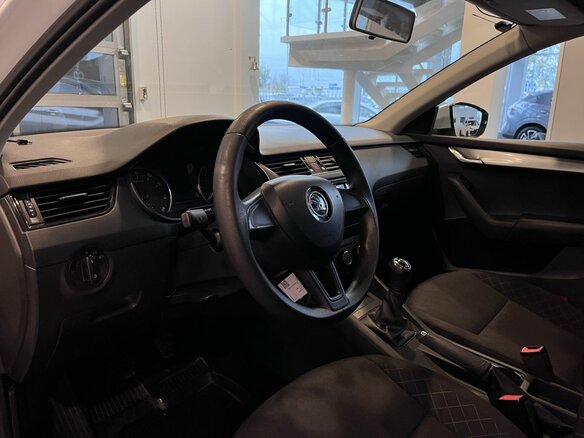 2017 Skoda Octavia III (A7) Рестайлинг, белый, 1540000 рублей - вид 22