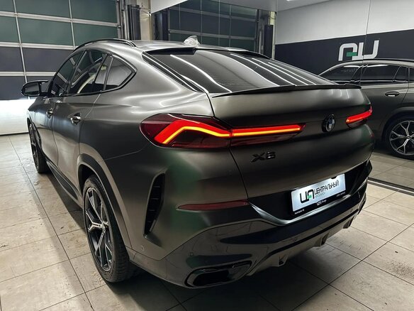2020 BMW X6 40i III (G06), коричневый, 8190000 рублей - вид 4