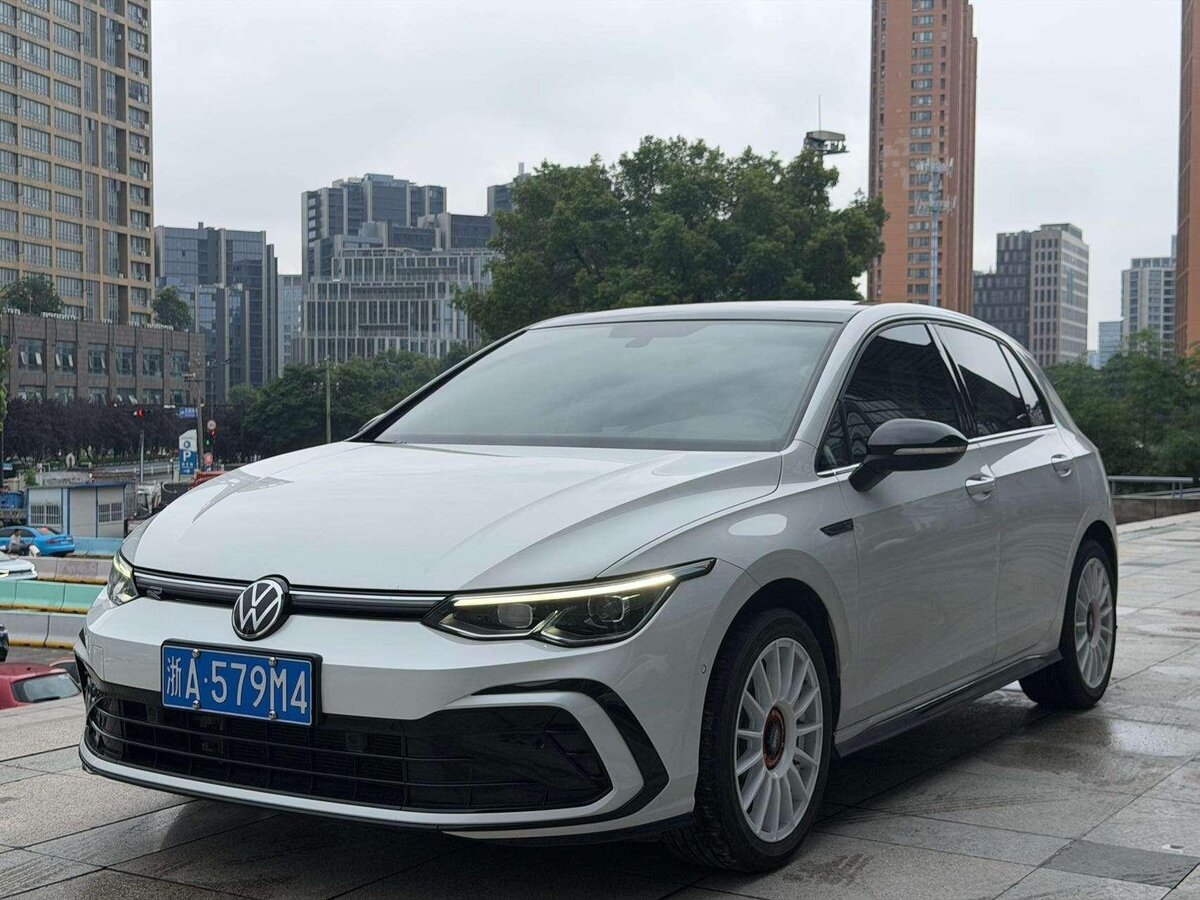 Открыть фотографии: Volkswagen Golf VIII