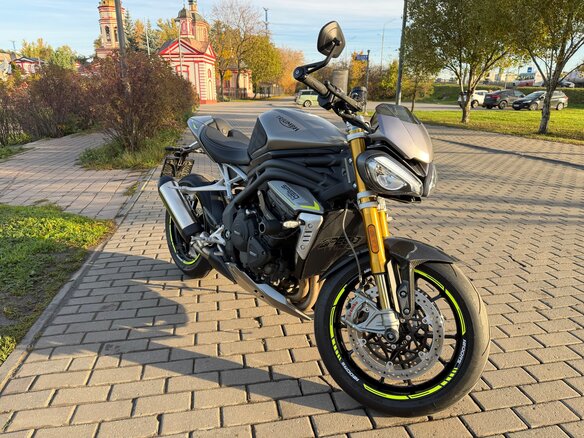 2024 Triumph Speed Triple, серый, 1600000 рублей - вид 1