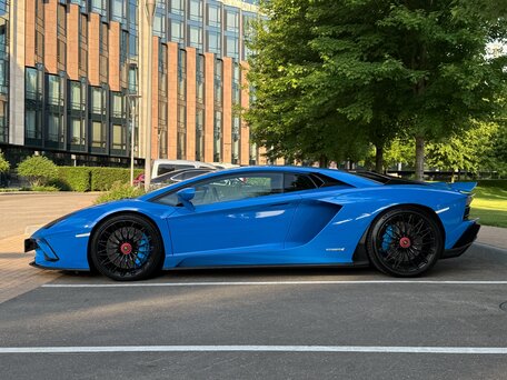 2017 Lamborghini Aventador I Рестайлинг, синий, 29300000 рублей, вид 4