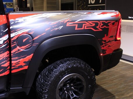 2026 Ram 1500 TRX SRT V Рестайлинг, красный, 16000000 рублей, вид 4