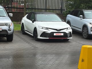 2021 Toyota Camry VIII (XV70) Рестайлинг, белый, 3300000 рублей, вид 4