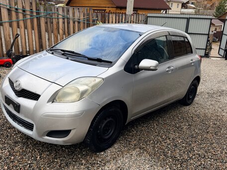 2010 Toyota Vitz II (XP90), серый, 550000 рублей, вид 1