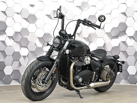 2024 Triumph Bonneville Bobber, фиолетовый, 1627000 рублей, вид 2