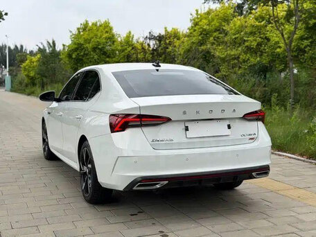 2023 Skoda Octavia IV (A8), белый, 2270000 рублей, вид 5