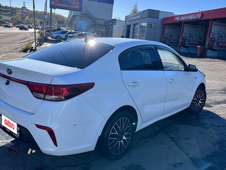 2017 Kia Rio IV, белый, 940000 рублей, вид 5