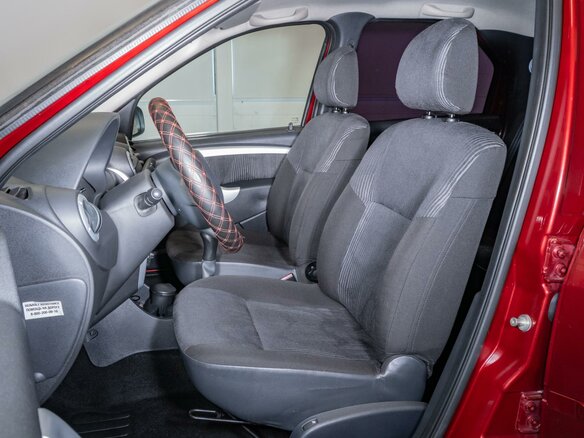 2011 Renault Logan I Рестайлинг, красный, 580000 рублей - вид 9