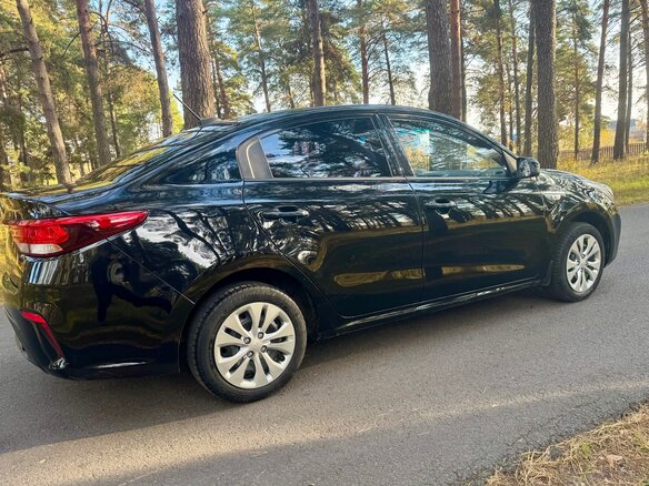 2019 Kia Rio IV, чёрный, 1060000 рублей - вид 5