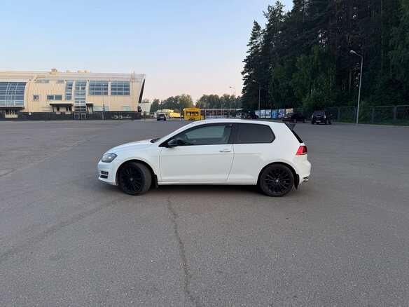 2013 Volkswagen Golf VII, белый, 1185000 рублей - вид 2