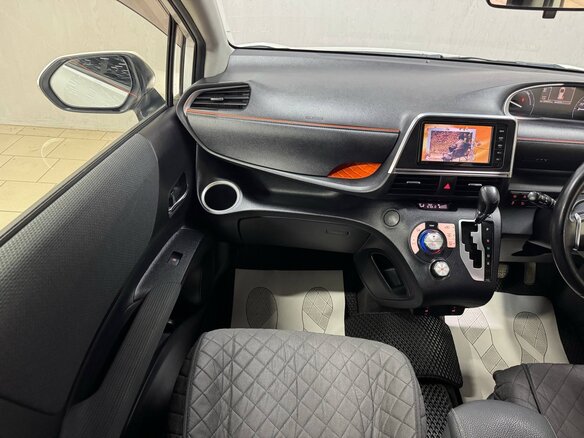 2016 Toyota Sienta II, белый, 1550000 рублей - вид 12