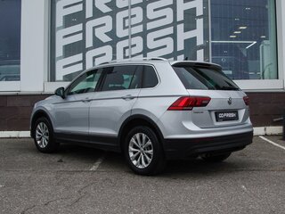2019 Volkswagen Tiguan II, серебристый, 2440000 рублей, вид 2