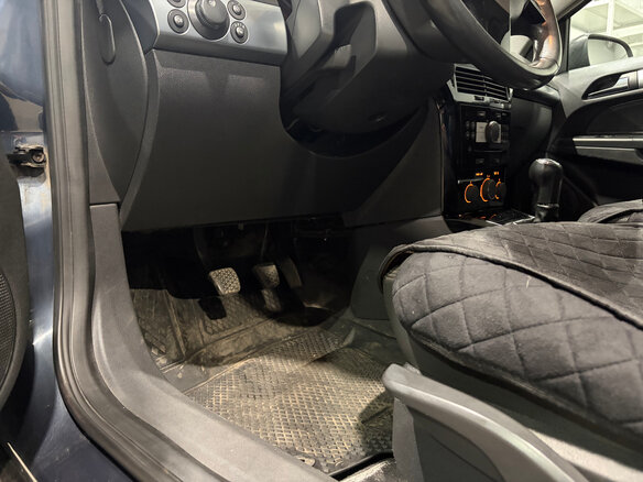 2008 Opel Astra GTC H Рестайлинг, серый, 280000 рублей - вид 17