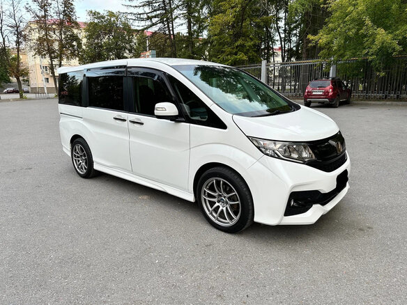 2017 Honda Stepwgn Spada V, белый