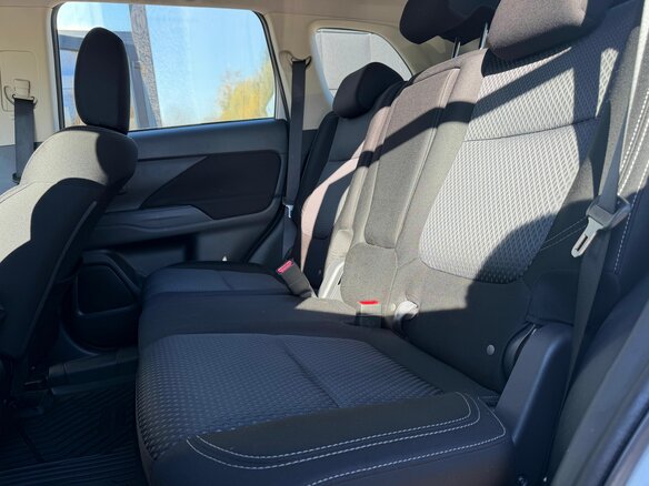 2018 Mitsubishi Outlander III Рестайлинг 3, серебристый, 2159000 рублей - вид 21