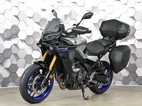 2022 Yamaha MT-09 Tracer (FJ-09), серебристый, 1399000 рублей, вид 2