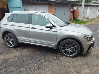 2019 Volkswagen Tiguan II, серебристый, 3700000 рублей, вид 4