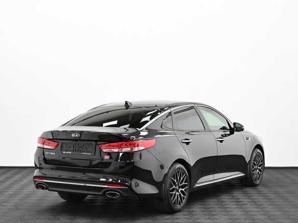 2018 Kia Optima IV Рестайлинг, чёрный, 1625000 рублей - вид 1