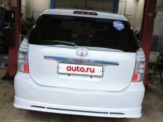 2003 Toyota Wish I, белый, 700000 рублей, вид 3