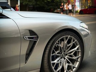2020 BMW M8 I (F91/F92/F93), серебристый, 12500000 рублей, вид 4