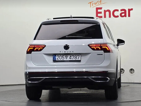 2023 Volkswagen Tiguan II Рестайлинг, белый, 2635000 рублей, вид 4