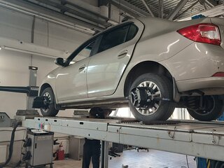2014 Renault Logan II, бежевый, 570000 рублей, вид 3