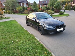 2009 BMW 5 серии 525i V (E60/E61) Рестайлинг, чёрный, 2200000 рублей, вид 3