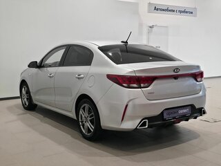 2020 Kia Rio IV Рестайлинг, серебристый, 1470000 рублей, вид 5