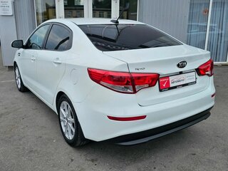 2017 Kia Rio III Рестайлинг, белый, 1037000 рублей, вид 2