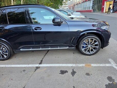 2021 BMW X5 40d IV (G05/G18), чёрный, 8290000 рублей, вид 2