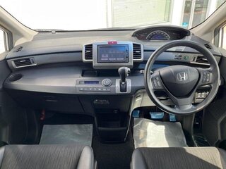 2015 Honda Freed I Рестайлинг 2, белый, 970000 рублей, вид 4