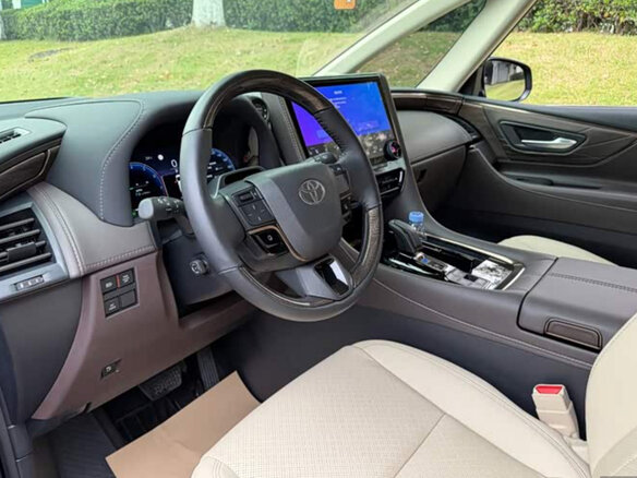 2026 Toyota Alphard IV, чёрный - вид 5