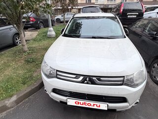2013 Mitsubishi Outlander III, белый, 1350000 рублей, вид 1
