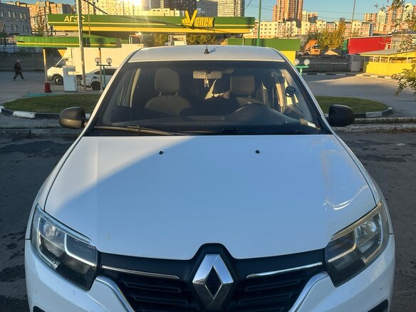 2018 Renault Logan II Рестайлинг, белый, 520000 рублей - вид 1