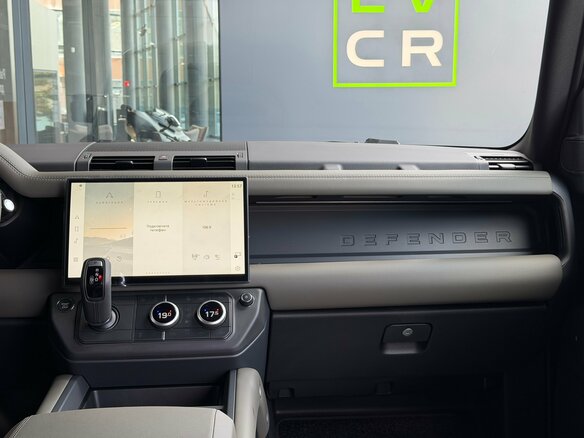 2025 Land Rover Defender 110 II, зелёный, 11500000 рублей - вид 12