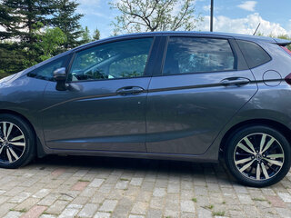 2020 Honda Fit III Рестайлинг, серый, 1580000 рублей, вид 3