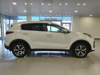 2021 Kia Sportage IV Рестайлинг, белый, 2170000 рублей, вид 4