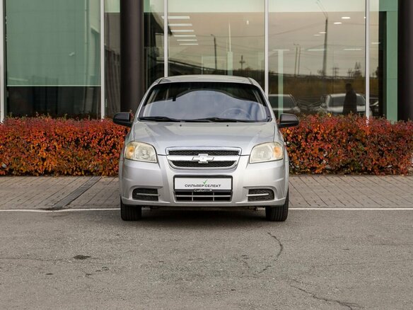 2008 Chevrolet Aveo I Рестайлинг, серебристый, 300000 рублей - вид 2