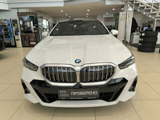 2024 BMW 5 серии 523d xDrive VIII (G60/G61/G68), белый, 7700000 рублей, вид 2