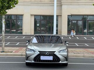2022 Lexus ES 200 VII Рестайлинг, серый, 3157000 рублей, вид 2
