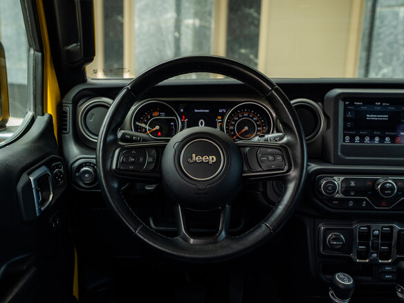 2021 Jeep Wrangler IV (JL), жёлтый, 4900000 рублей - вид 14