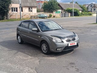 2011 Kia Rio II Рестайлинг, серебристый, 700000 рублей, вид 1