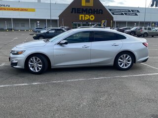 2019 Chevrolet Malibu IX Рестайлинг, серебристый, 1650000 рублей, вид 2