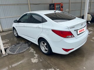 2015 Hyundai Solaris I Рестайлинг, белый, 800000 рублей, вид 3