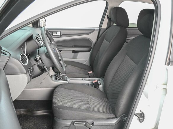 2010 Ford Focus II Рестайлинг, белый, 700000 рублей - вид 9